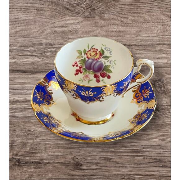 Vintage Paragon Tea Cup and Saucer By Appointment The Majesty - Picture 2 of 10